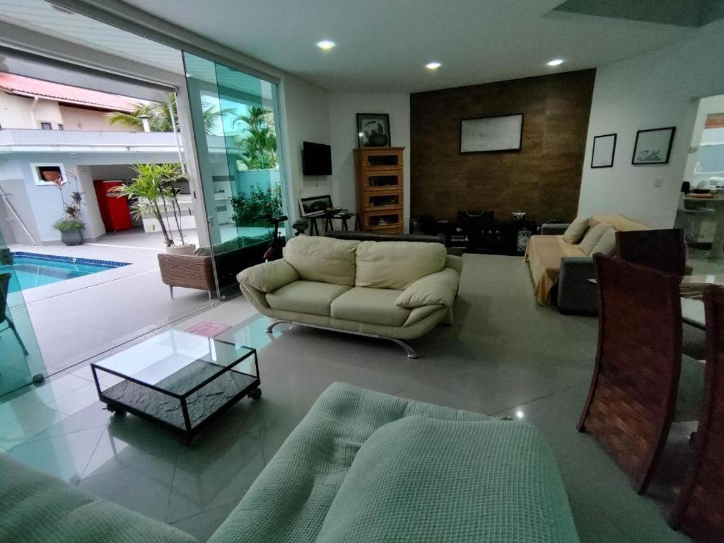 Casa Linda E Espacosa Com Piscina No Гуаружа Екстериор снимка