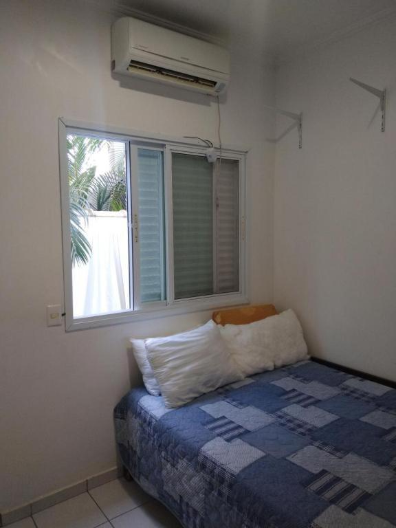 Casa Linda E Espacosa Com Piscina No Гуаружа Екстериор снимка