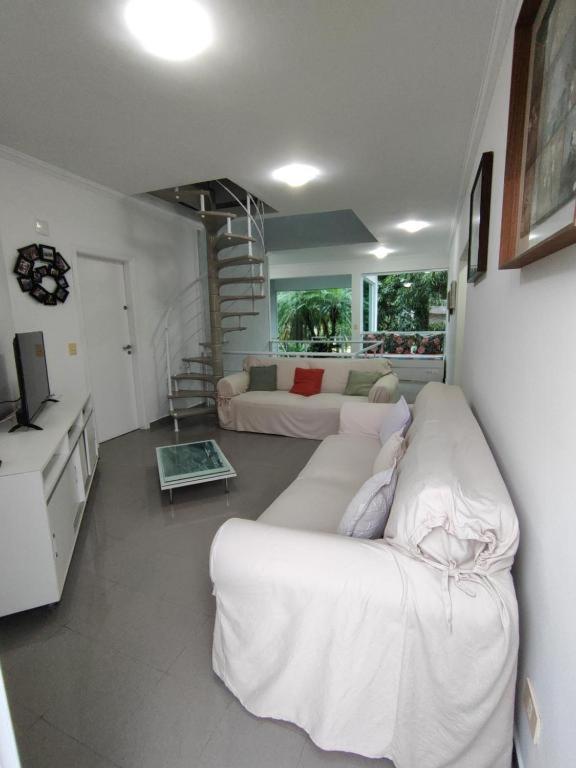Casa Linda E Espacosa Com Piscina No Гуаружа Екстериор снимка